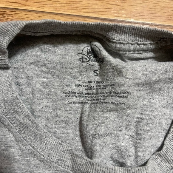 Disneyland 2020 Shirt Small - Picture 4 of 8